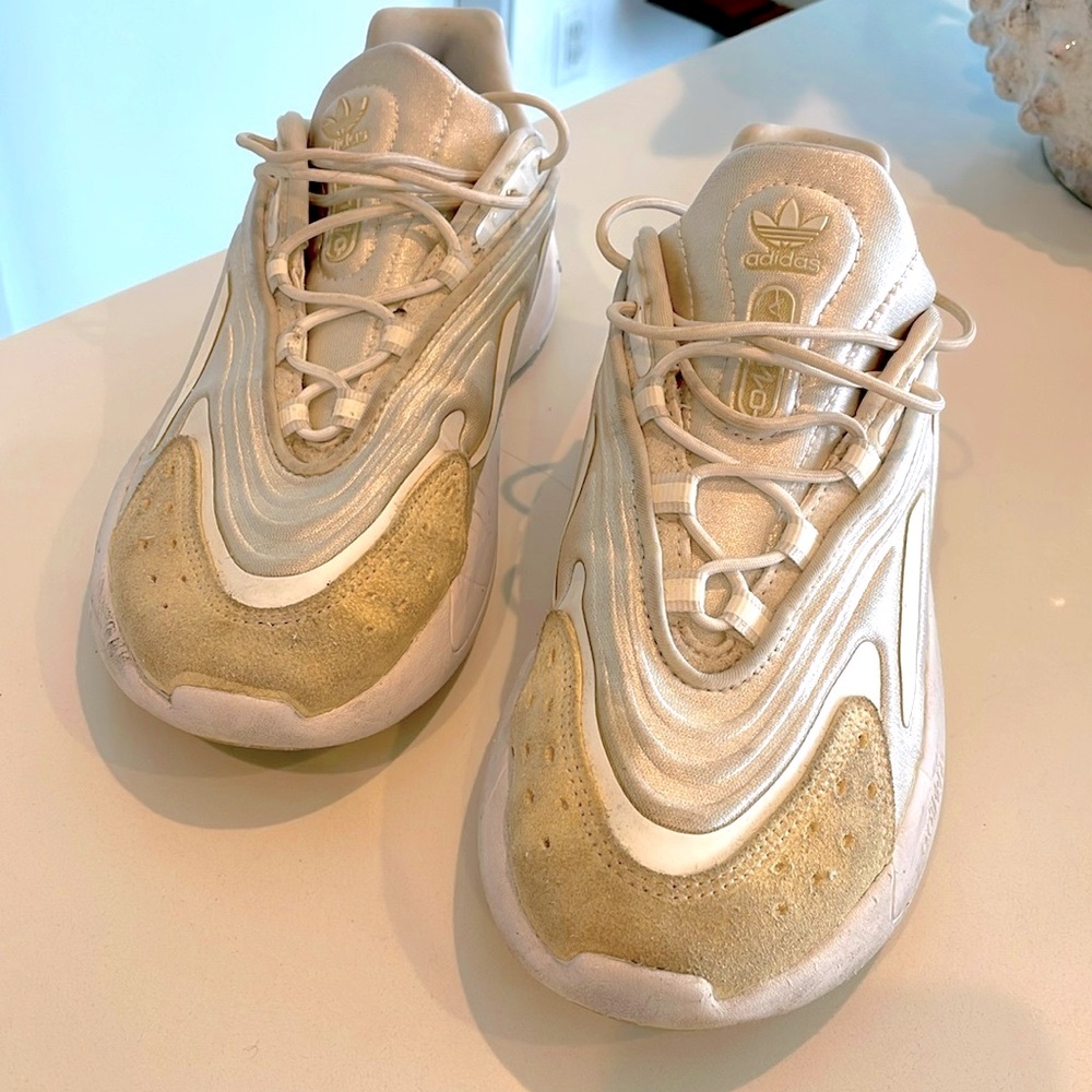 Adidas size 7  white and cream suede. Ozelia